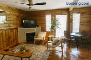 "Rocky Top" - Cozy RRG Cabin off Slade Exit! - Image 3
