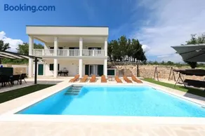 Villa Vallis with pool - Image 3