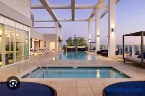 Luxury Residence in Center of Los Angeles 1B1B with Huge Balcony -Pool and BBQ on Roof - Image 1