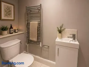 Primrose Manor - Image 4