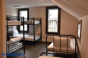 PARTY HOSTEL - The Canmore Hotel Hostel - Image 3
