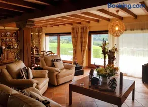 Cosy house with jacuzzi in Zugarramurdi - Image 1