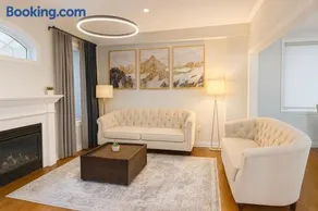 Spacious 6BR Family Home Brampton - Image 1