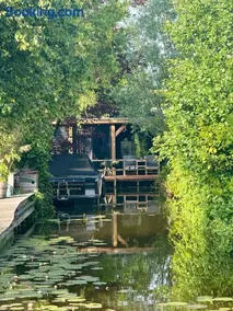 Casa aan de Plas, B&B met sauna en hottub of jacuzzi - Image 1