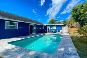 Peaceful Oasis with Pool near Downtown and Beaches - Image 1