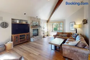 Beautiful home with private hot tub SHARC passes fireplace WiFi ping pong - Image 2