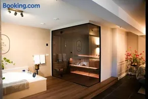 The Lodge Bed & Wellness Oisterwijk Sauna, Jacuzzi, Luxury - Image 1