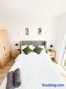 Wonderful apt - 17 mins to central Ldn - long stay - Image 2