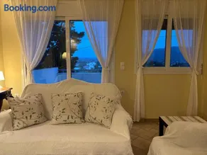 Cozy 4 bedroom villa with pool - Image 2