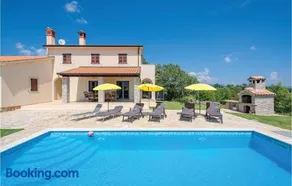 Four-Bedroom Holiday Home In Bregi - Image 5