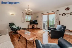 Len Cove - Your Lakeside Retreat in Howdenvale - Image 2