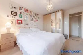 Spacious Two Double Bedroom Flat - Image 3