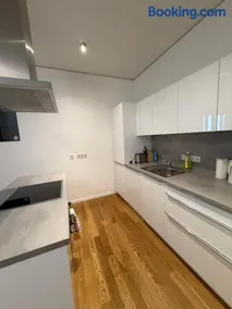 1 Bedroom Apartment near Central Station with Parking - Image 2