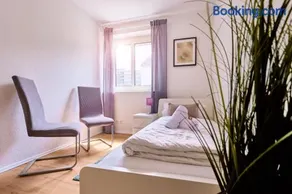 3 Schlafzimmer, Parkplatz, Stadtmitte - Image 3