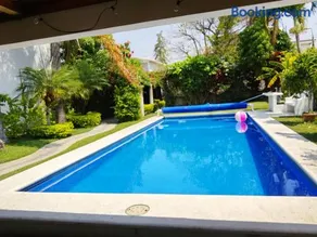 Cozy little house with a private pool - Image 1