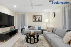 Coastal Escape near Beach, 5BR Sleeps 10 Fire pit - Image 2