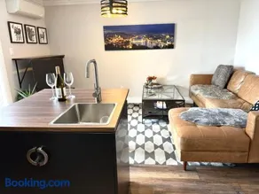 Modern Heritage Oasis with Beautiful Tay Basin View - Image 1