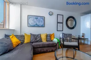 Central Apartment by Portland Square - Image 3
