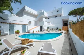 White suites - Image 2