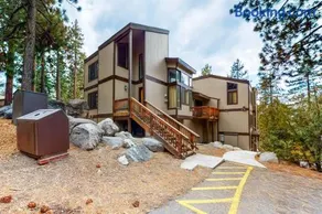 Spacious townhouse with shared hot tub & pool sleeps 6 - Image 2
