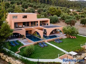 Euphoria Villa, 9 bdrs with private pools, beachfront - Image 1