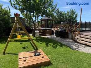 Seaside Retreat with Hot tub,Sauna, Pool & BBQ - Image 4