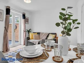 Sleeps 4 3 Bathrooms Wrexham AFC Driveway - Image 5