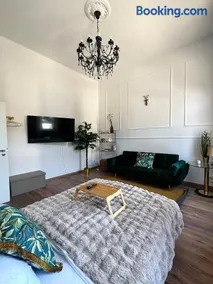 Premium-Apartment im Duisburger Süden, nähe Düsseldorf Flughafen & Messe, Komplett ausgestattetes Apartment mit modernen Altbau-Flair - Image 1