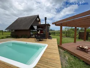 Chalé Rústico com Piscina Aquecida e Hidro - Image 1