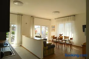 CASA PAOLA Central Stay by the Lake - Image 3
