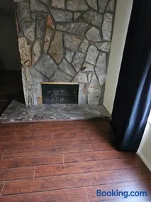 Cozy Quiet Quarters! - Image 5