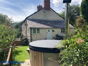Riverside Cottage - Image 1