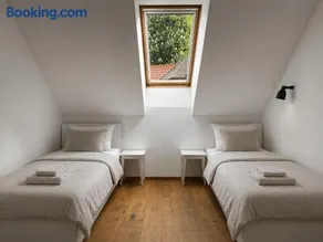 Barn House - Image 2