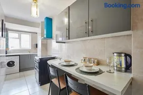 Host & Stay - Queens Road - Image 2