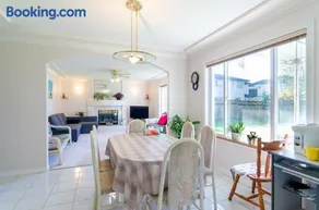 Great Guest Suite in a Gorgeous House - Image 2