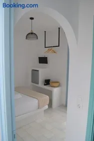 Plaka's Petite seaside view - Image 1