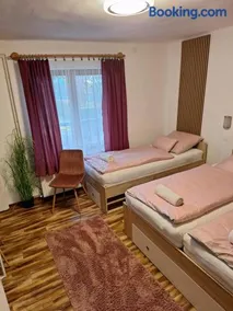 Iskolakert Apartman - Image 2
