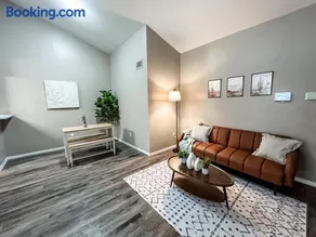 Vibrant Texan Escape with Patio & Gated Community - Image 1