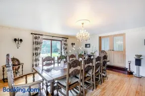 Country Retreat with Grounds & Leisure Facilities - Image 4