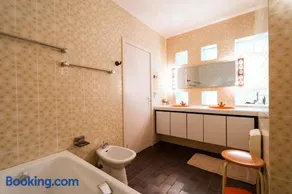 Appartement dans une Villa de Prestige avec Étangs et Serre - Image 4