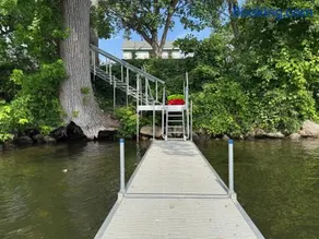 Lakefront Farmhouse for Family Gatherings - Image 5