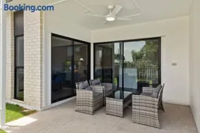 Brand New Modern 4BR House with Parking Yard Mall and Park - Image 3