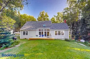 Open and spacious riverfront retreat, dog-friendly - Image 2