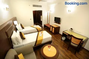 Hotel Meraden Grand - Image 4