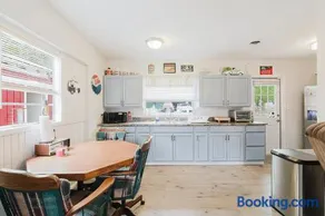 Little red house - Image 5
