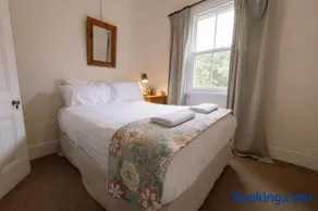 Larsens Cottage 1 - Historic 1880 Home - Image 3