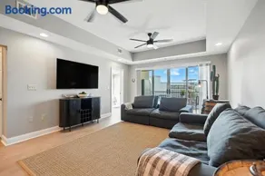 New 2 Bed 2 Bath Condo with Pool at BMS - Image 3