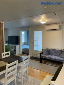 Cottage by the sea with sauna and jacuzzi - Image 3