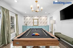 Relaxed Luxury Pet Friendly Home with Pool and Backyard Lounge in San Antonio, TX - Image 2
