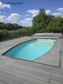 Studio avec sauna, jacuzzi et barbecue | Vue piscine - Image 1